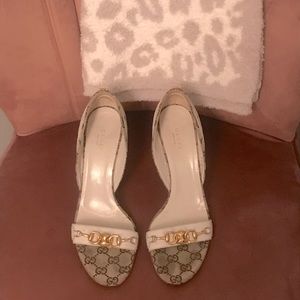 Size 8.5 Gucci logo / white horsebit open toe heel